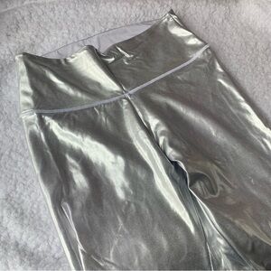 Aerie silver shiny high waisted leggings chill play move women’s size large